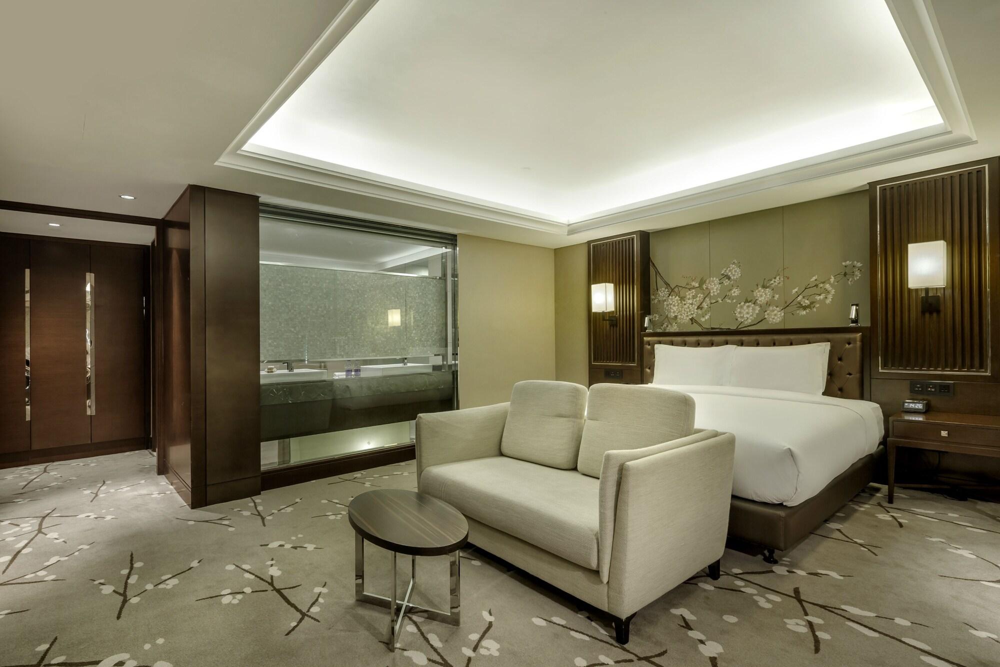 Doubletree By Hilton Chongqing - Guanyinqiao Railway Station Hotell Exteriör bild