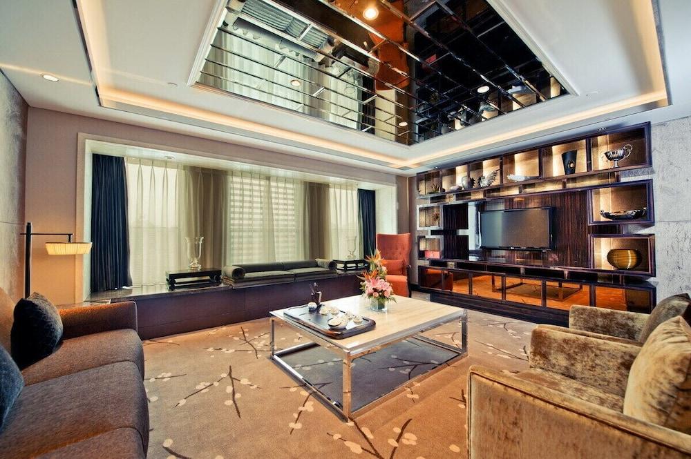 Doubletree By Hilton Chongqing - Guanyinqiao Railway Station Hotell Exteriör bild