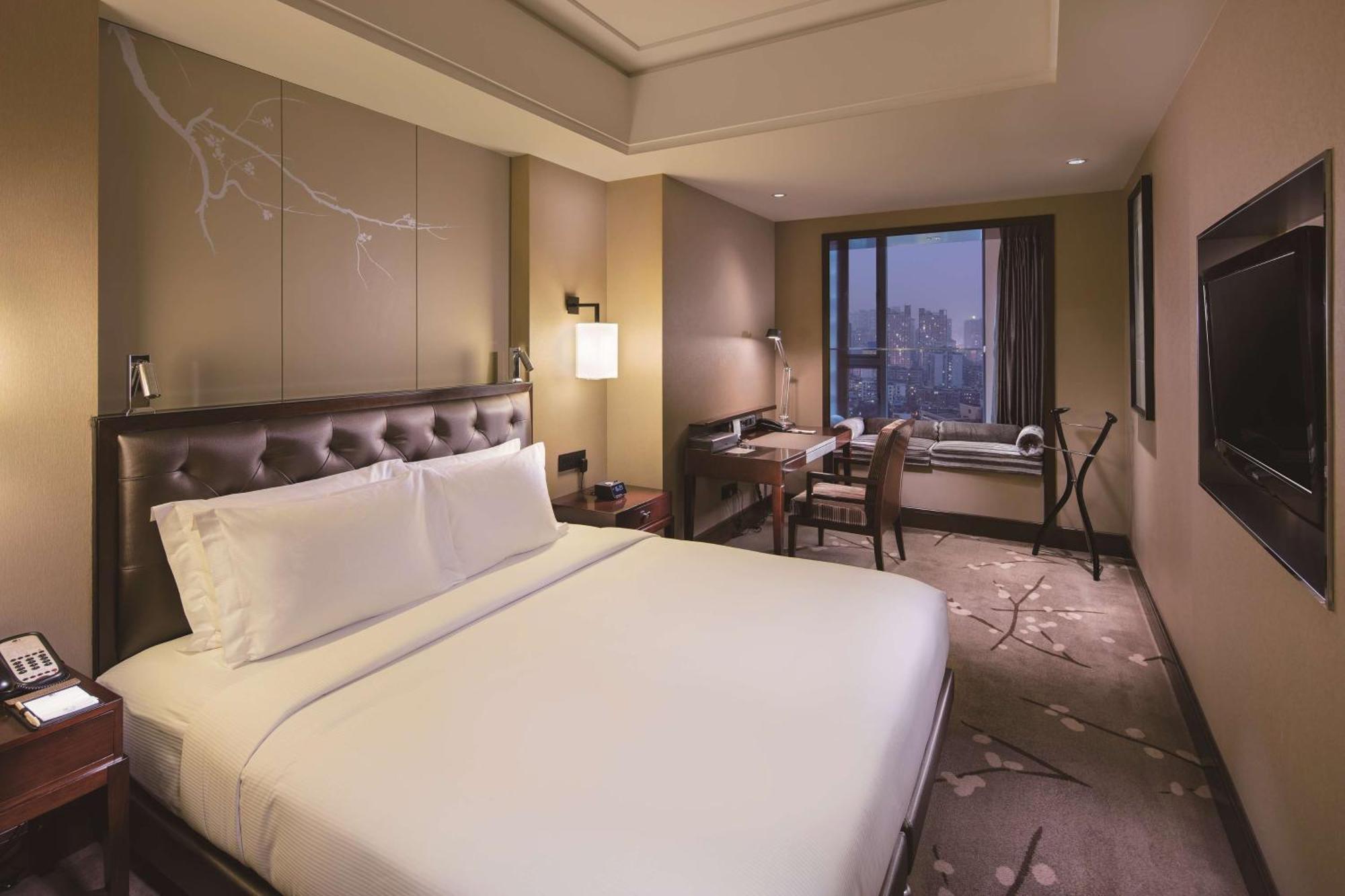 Doubletree By Hilton Chongqing - Guanyinqiao Railway Station Hotell Exteriör bild