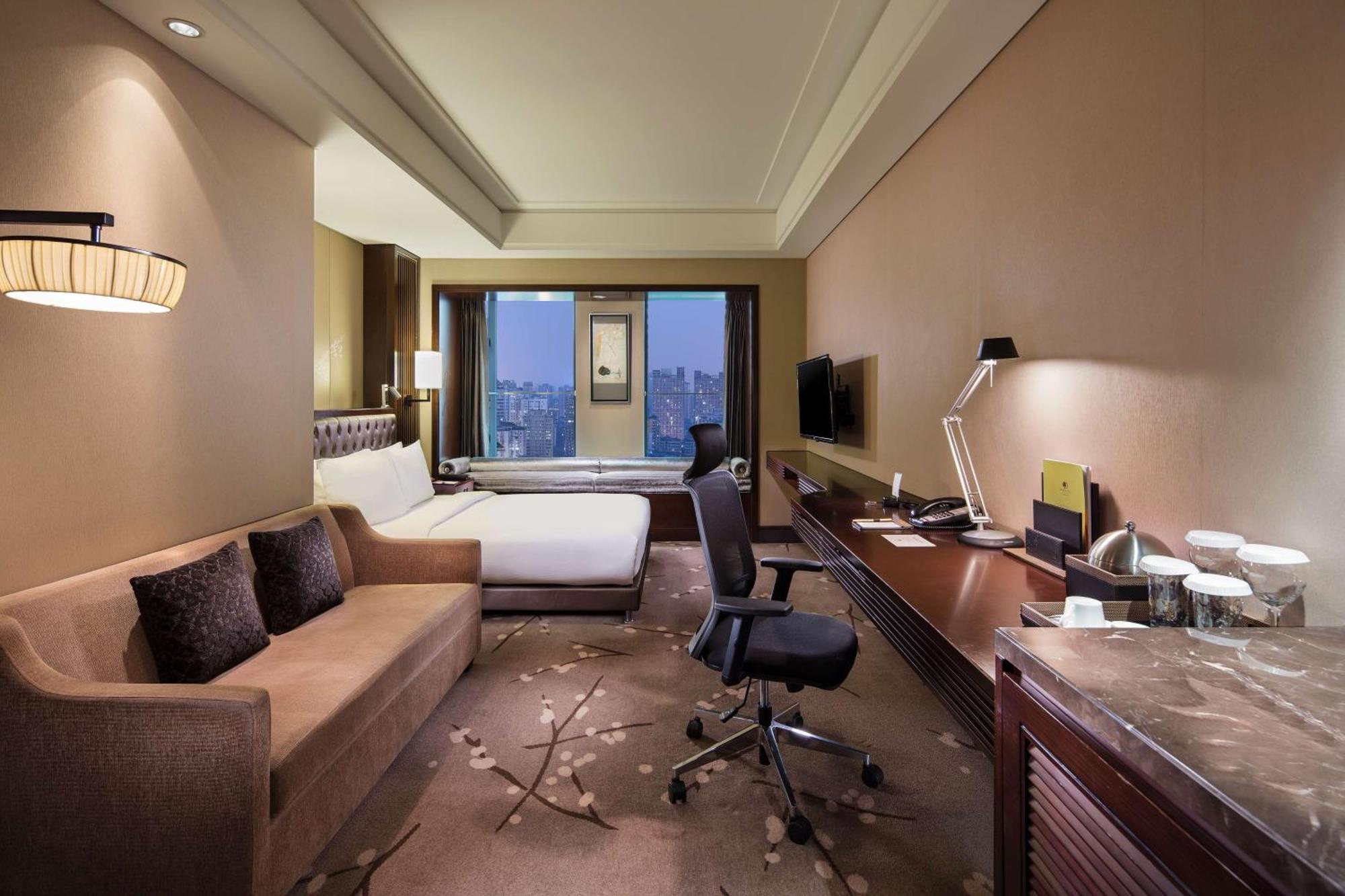 Doubletree By Hilton Chongqing - Guanyinqiao Railway Station Hotell Exteriör bild