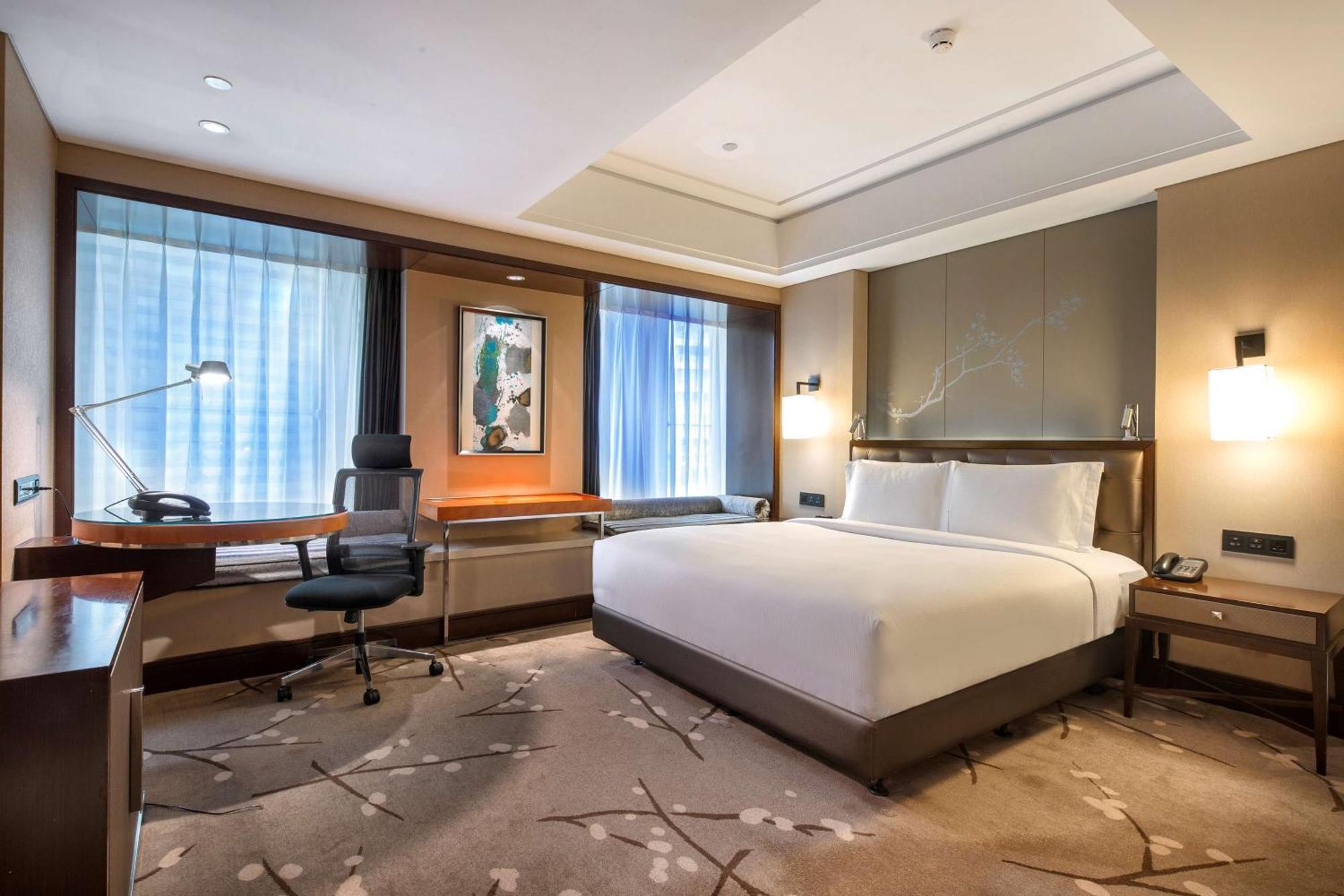 Doubletree By Hilton Chongqing - Guanyinqiao Railway Station Hotell Exteriör bild